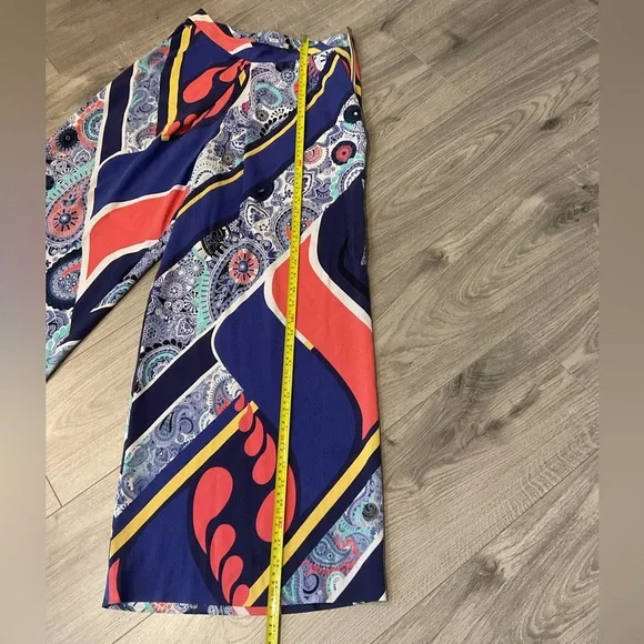 Kit and Ace Multicolor Silky Wide Leg Pants with rose side zipper and pockets. - Picture 10 of 10